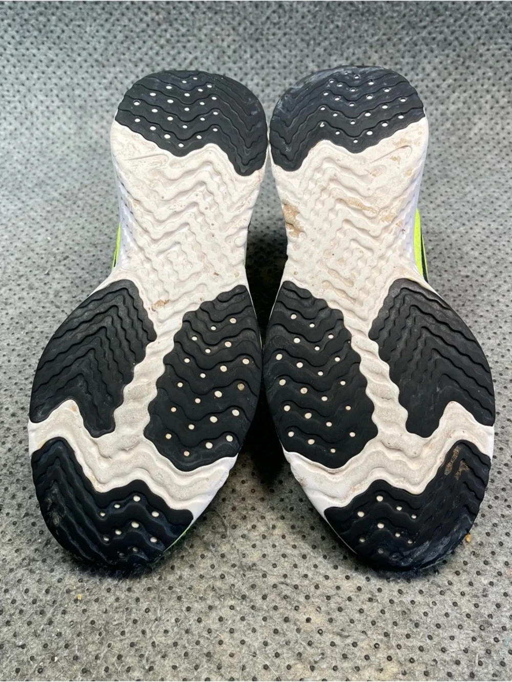 Nike Odyssey React Volt White Running Shoes Size 8 Women’s